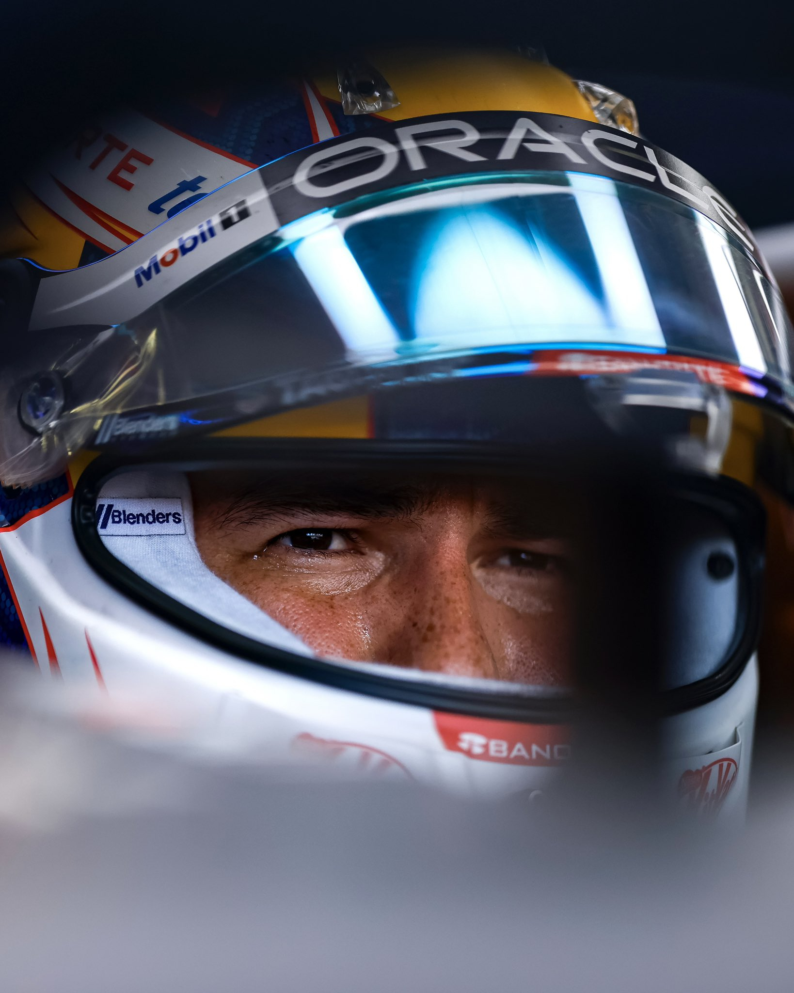 阿斯顿马丁鏖战雷诺车队，佩雷兹惊艳四座