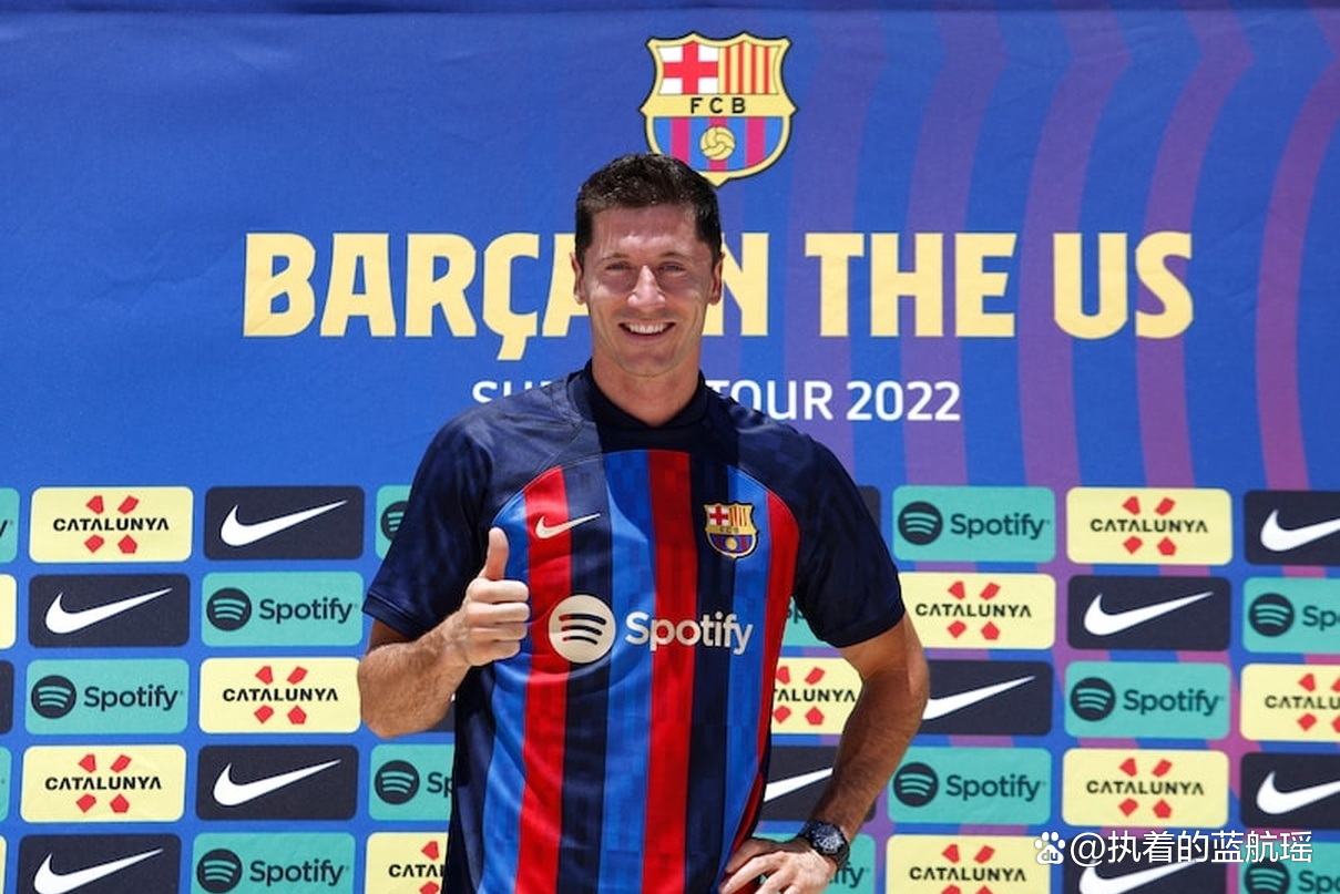 曼联完胜AC米兰，莱万统治全场