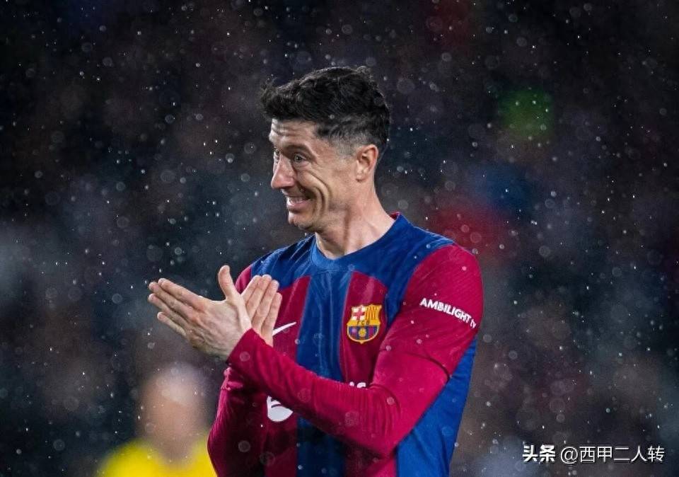 曼联完胜AC米兰，莱万统治全场