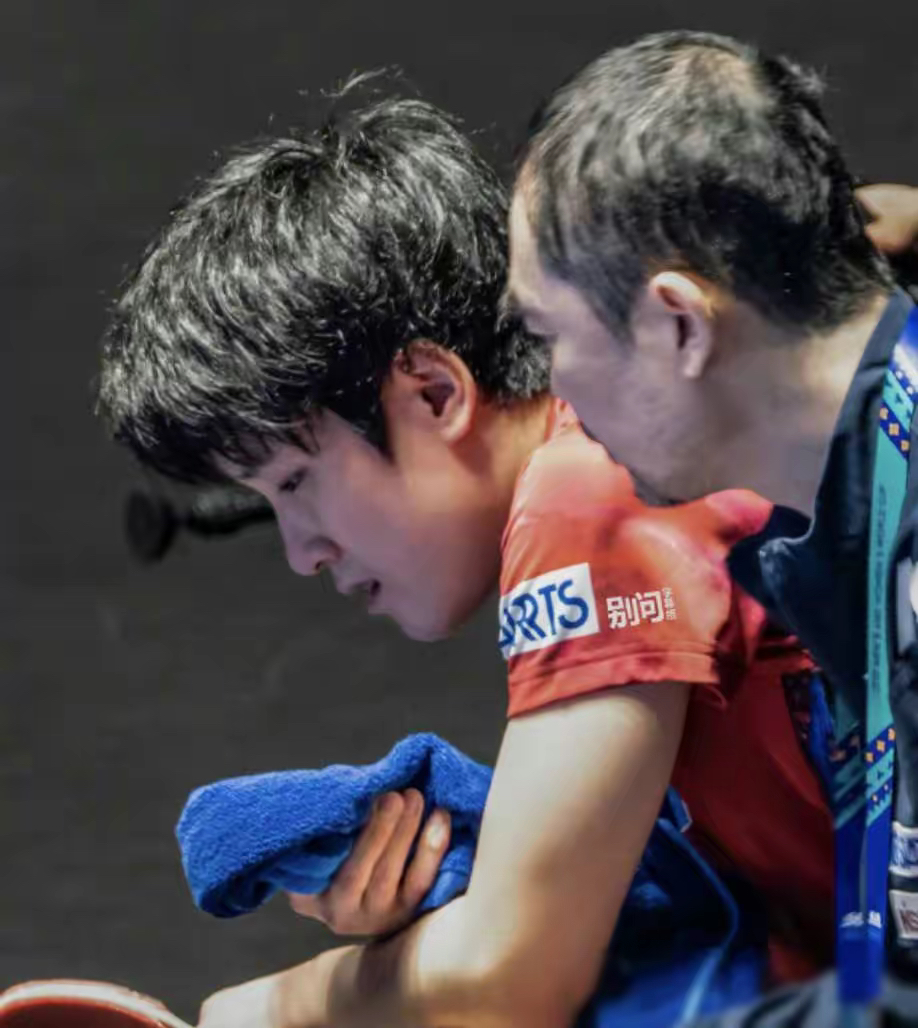 英国乒乓球队逆转法国乒乓球队，张本智和送出助攻