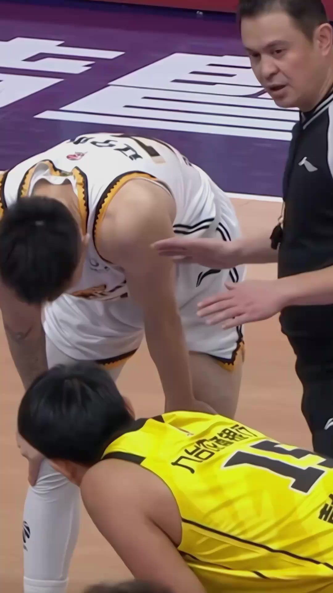 天津队轻取广东队，张镇麟点燃赛场