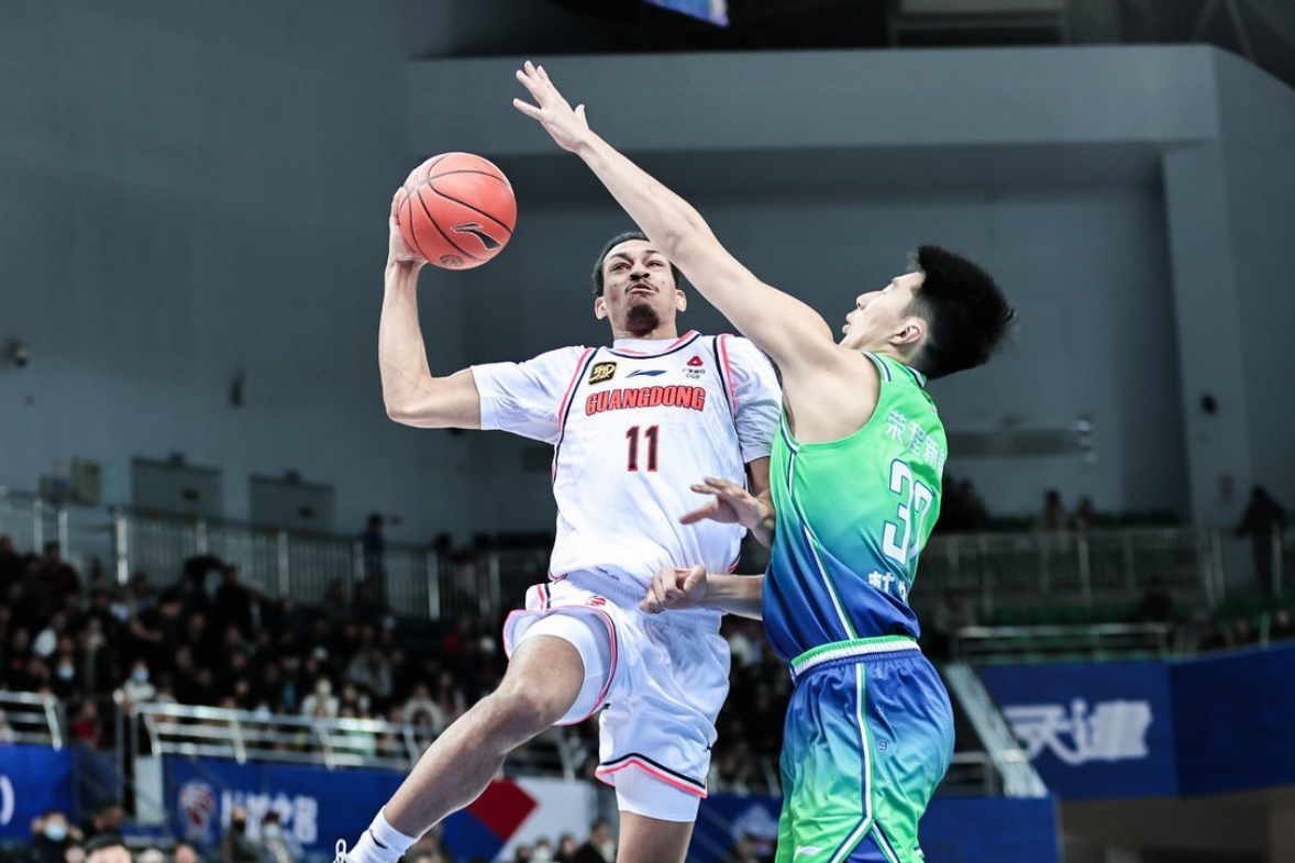 天津队轻取广东队，张镇麟点燃赛场