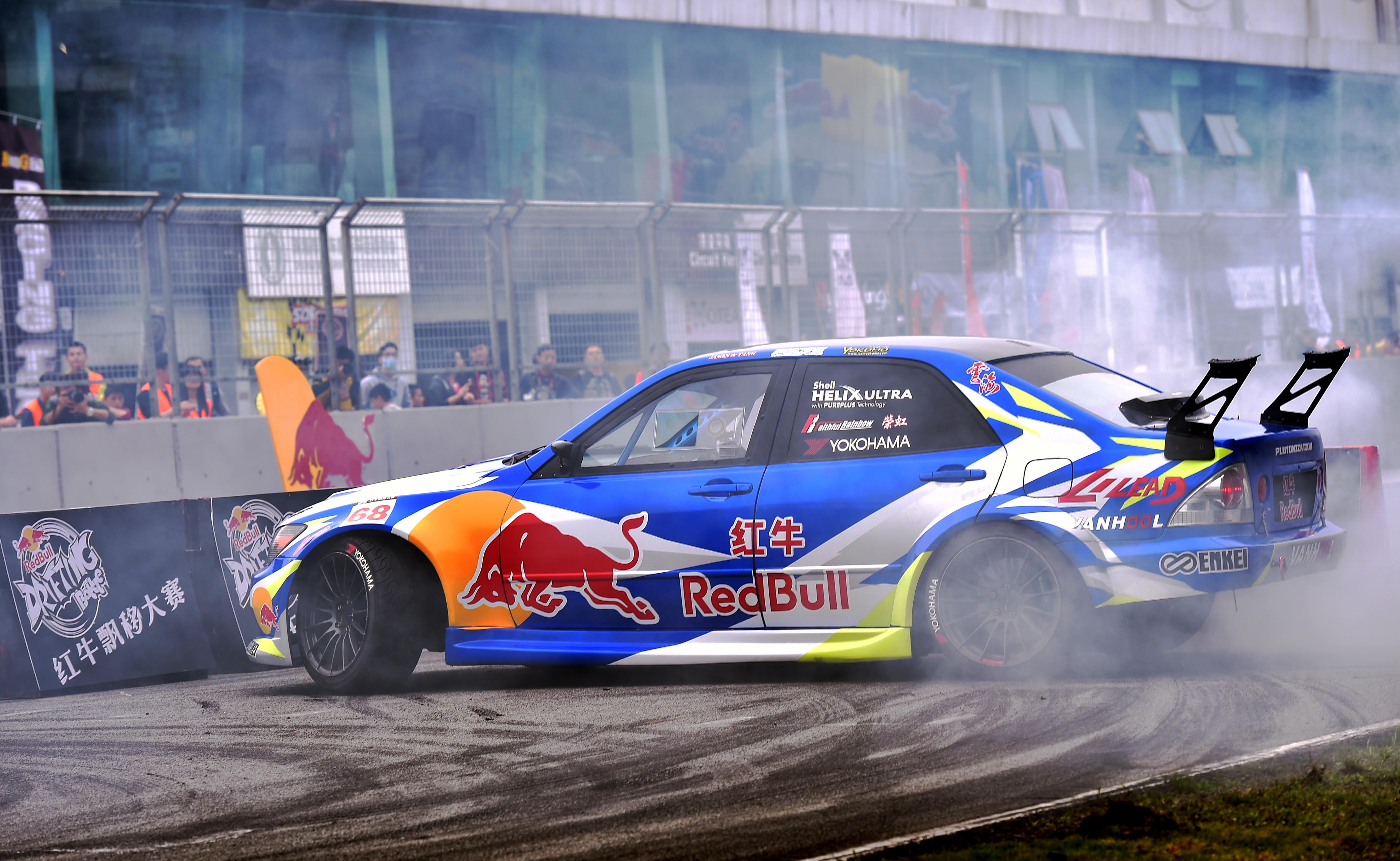 红牛车队横扫红牛二队,塞恩斯高光表现 红牛车队横扫红牛二队,塞恩斯高光表现