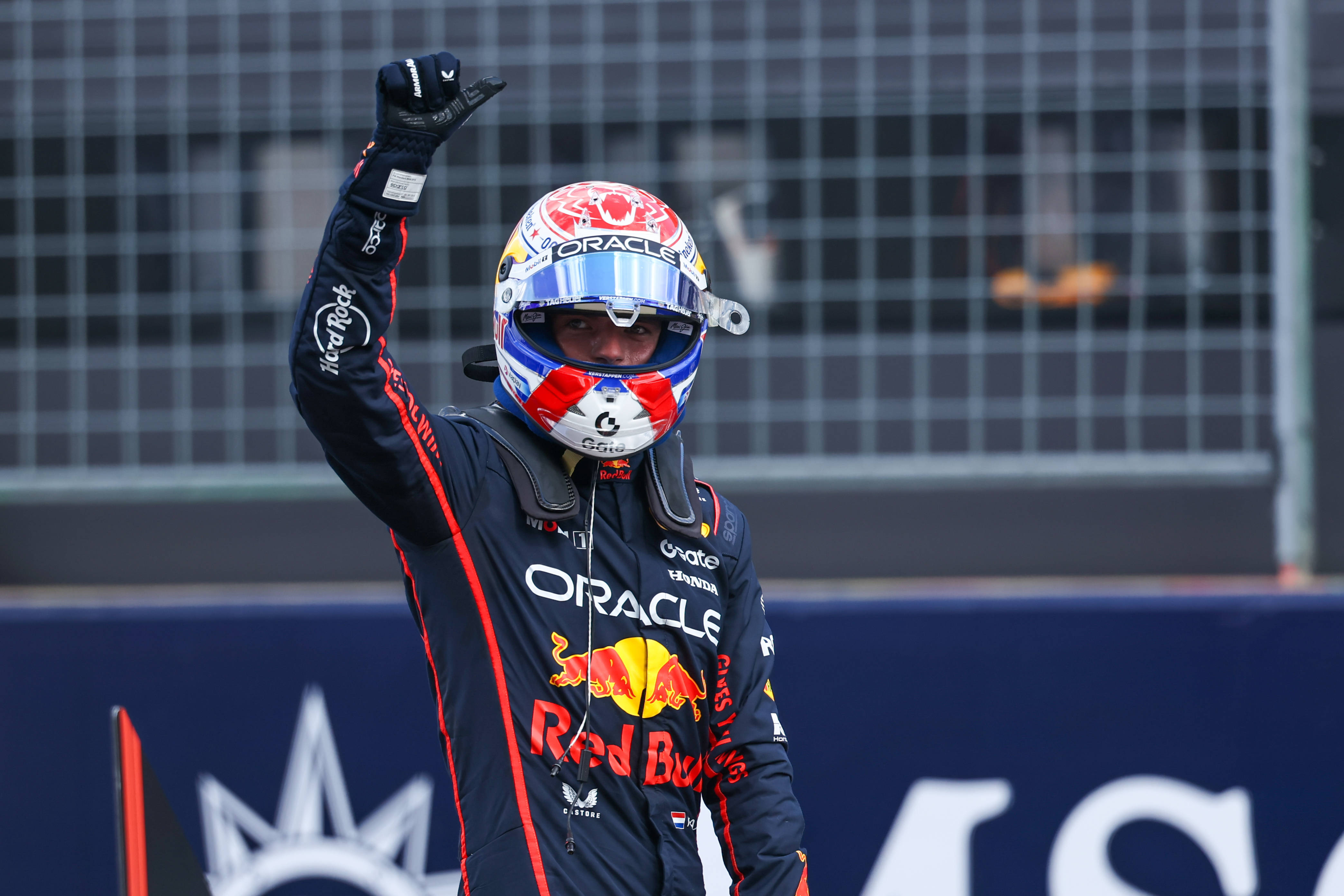 红牛车队横扫红牛二队,塞恩斯高光表现 红牛车队横扫红牛二队,塞恩斯高光表现