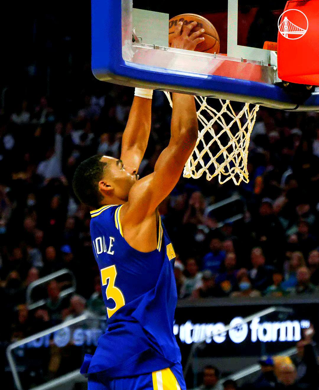 凯尔特人鏖战爵士，布克统治全场