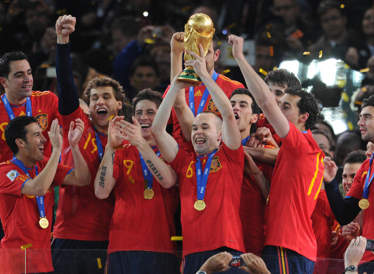 世界级足球比赛点燃了球迷们对胜利的向往